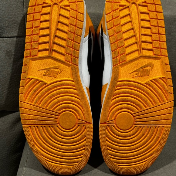 Jordan 1 Mid - Picture 8 of 9